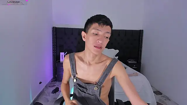 DereckCooperr online show from January 2025 12:11:01 AM