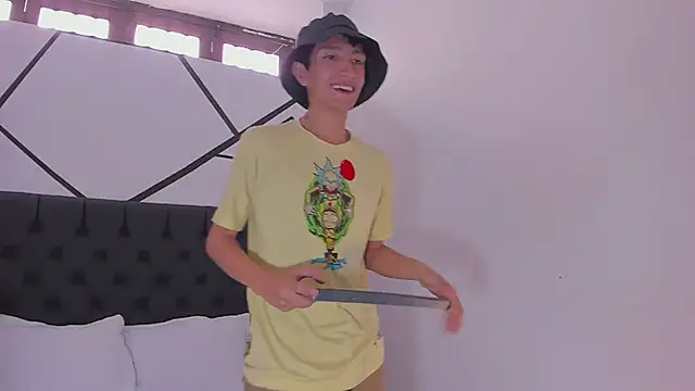 DereckCooperr online show from February 2025 08:53:01 PM