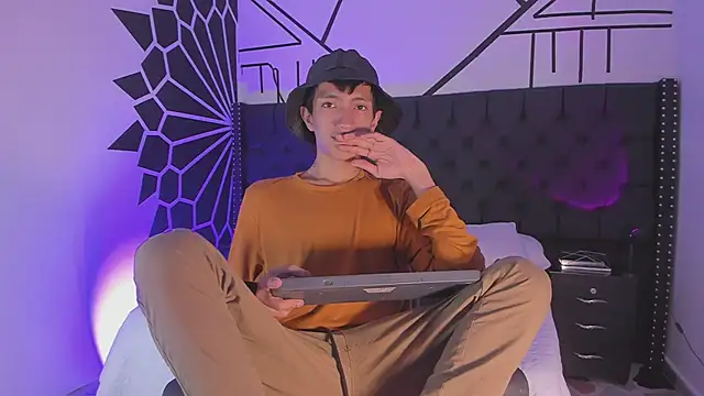 DereckCooperr online show from February 2025 03:29:02 AM