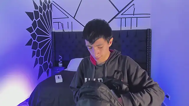 DereckCooperr online show from February 2025 09:05:02 PM