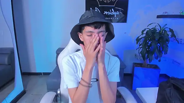 DereckCooperr online show from March 2025 09:47:02 PM