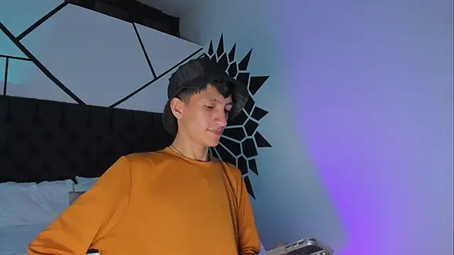 DereckCooperr online show from March 2025 03:20:01 AM