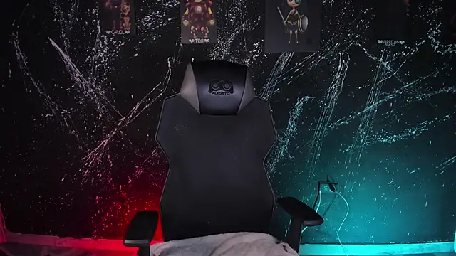 DereckCooperr online show from November 2025 10:30:02 PM