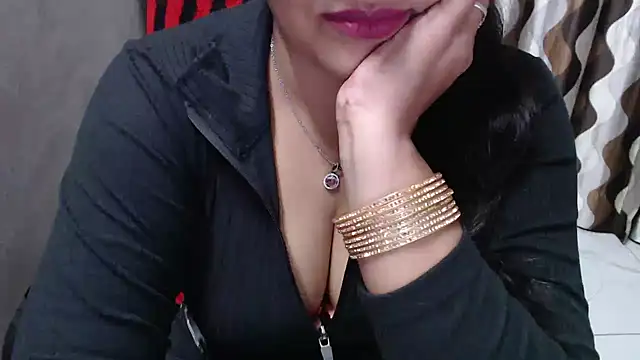 Snapshot of Kaur_Jannat chatting on December 2024 05:52:01 PM Kaur Jannat online show from December 2024 05:52:01 PM