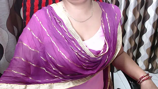 Snapshot of Kaur_Jannat chatting on February 2025 06:49:02 PM Kaur Jannat online show from February 2025 06:49:02 PM