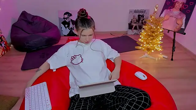 HelloRoxy online show from December 2025 11:24:02 PM