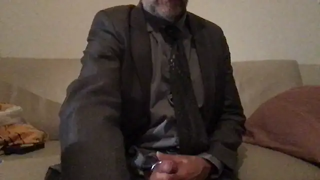 Snapshot of artXhibitor chatting on December 2024 09:06:01 PM artXhibitor online show from December 2024 09:06:01 PM