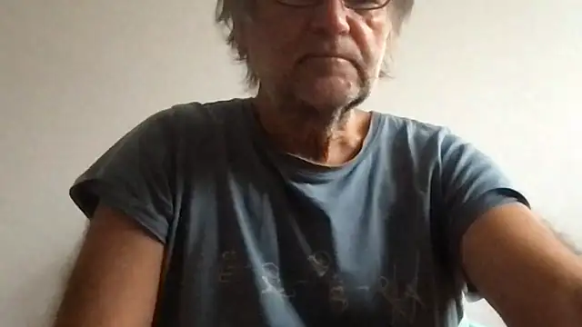 Snapshot of artXhibitor chatting on October 2025 06:47:01 AM artXhibitor online show from October 2025 06:47:01 AM