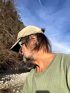 Snapshot of artXhibitor chatting on November 2025 01:03:01 PM artXhibitor online show from November 2025 01:03:01 PM