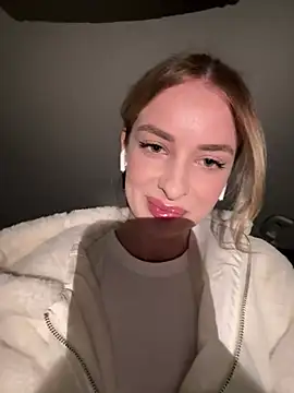 Snapshot of EvieEvans chatting on March 2025 07:23:01 PM EvieEvans online show from March 2025 07:23:01 PM