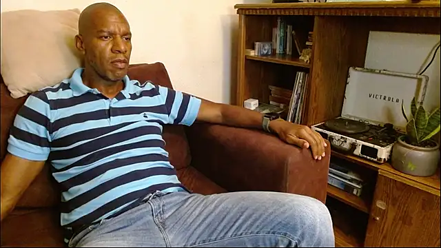 Snapshot of elmorenazost chatting on November 2025 04:33:01 AM elmorenazost online show from November 2025 04:33:01 AM