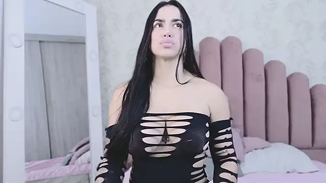 Snapshot of Bella_Fior chatting on November 2025 08:32:01 PM Bella Fior online show from November 2025 08:32:01 PM