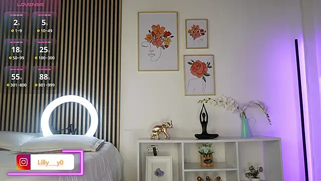 Snapshot of LillyDolls23 chatting on December 2025 12:43:02 PM LillyDolls23 online show from December 2025 12:43:02 PM