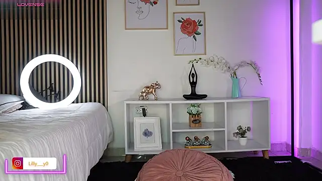 Snapshot of LillyDolls23 chatting on February 2026 01:03:02 PM LillyDolls23 online show from February 2026 01:03:02 PM