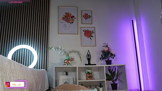 LillyDolls23 online show from April 2026 01:27:02 PM