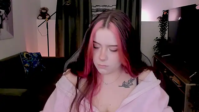 CoralineKeyns online show from April 2026 03:20:01 AM