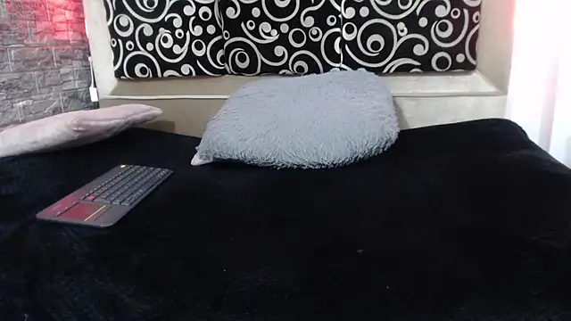 Snapshot of Cloee66 chatting on December 2024 07:22:01 PM Cloee66 online show from December 2024 07:22:01 PM