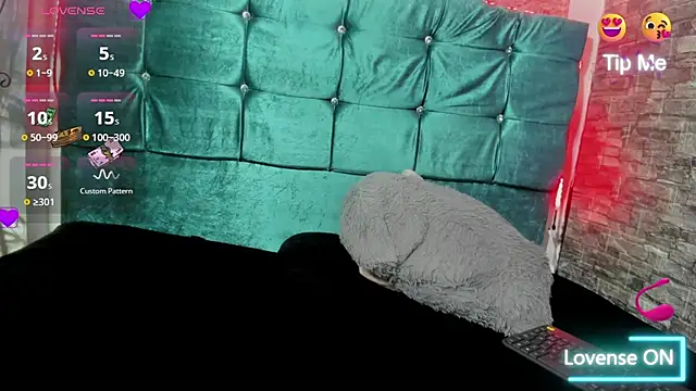 Snapshot of Cloee66 chatting on November 2025 01:11:02 PM Cloee66 online show from November 2025 01:11:02 PM