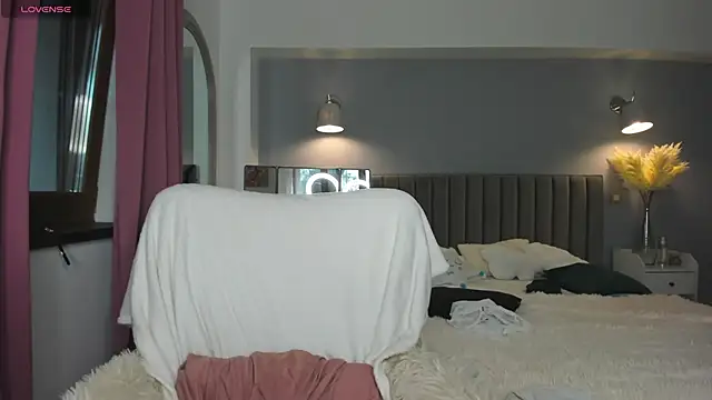 Snapshot of Awesome_Jolie chatting on September 2025 07:10:02 AM Awesome Jolie online show from September 2025 07:10:02 AM