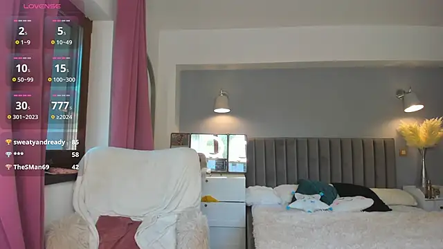 Snapshot of Awesome_Jolie chatting on October 2025 06:45:01 AM Awesome Jolie online show from October 2025 06:45:01 AM