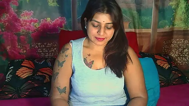 RoyalIndianCreamPuff online show from June 2026 07:01:02 PM