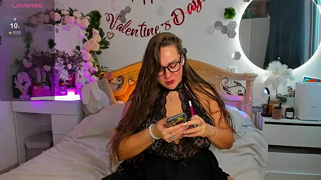 AurorHarris online show from February 2025 12:48:01 PM