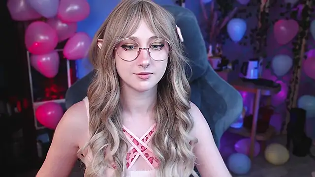 Snapshot of Rory_Pink chatting on February 2025 03:06:01 PM Rory Pink online show from February 2025 03:06:01 PM