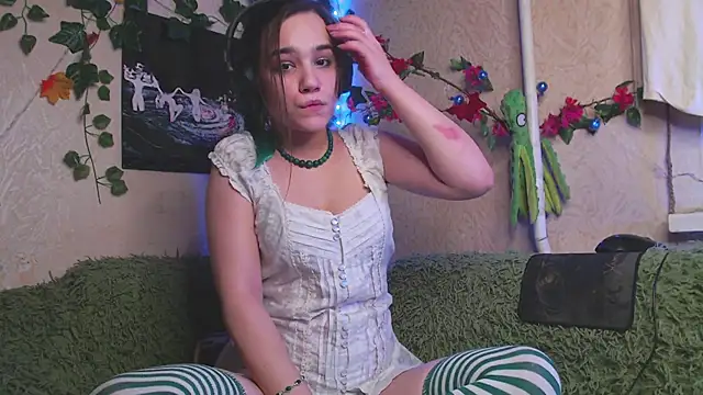 Tiny Witch online show from October 2025 10:43:02 PM