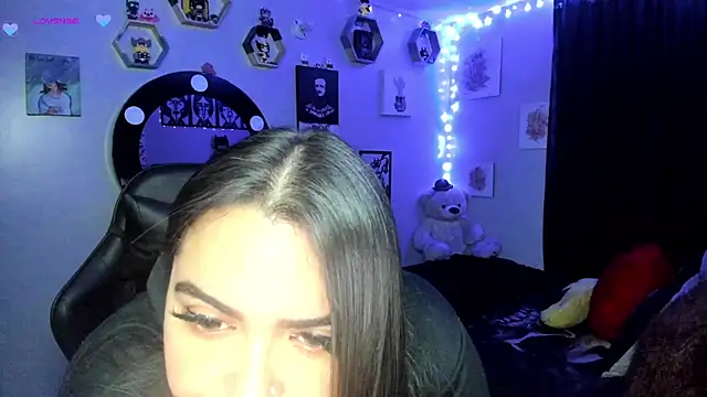 Snapshot of Luise_Meyrink chatting on February 2025 06:29:02 AM Luise Meyrink online show from February 2025 06:29:02 AM