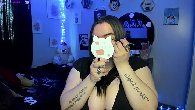 Snapshot of Luise_Meyrink chatting on February 2025 10:20:02 PM Luise Meyrink online show from February 2025 10:20:02 PM