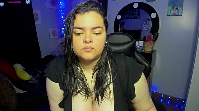 Snapshot of Luise_Meyrink chatting on February 2025 03:21:02 AM Luise Meyrink online show from February 2025 03:21:02 AM