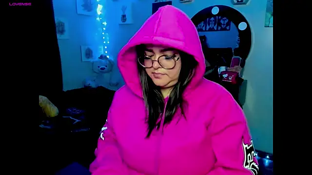 Snapshot of Luise_Meyrink chatting on February 2025 03:59:02 AM Luise Meyrink online show from February 2025 03:59:02 AM