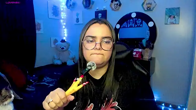 Snapshot of Luise_Meyrink chatting on March 2025 03:21:02 AM Luise Meyrink online show from March 2025 03:21:02 AM