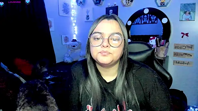 Snapshot of Luise_Meyrink chatting on March 2025 03:18:02 AM Luise Meyrink online show from March 2025 03:18:02 AM