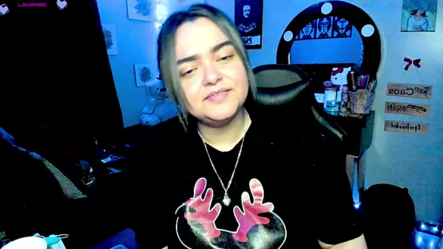 Snapshot of Luise_Meyrink chatting on March 2025 03:13:02 AM Luise Meyrink online show from March 2025 03:13:02 AM