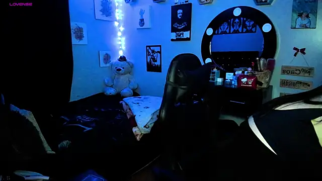 Snapshot of Luise_Meyrink chatting on March 2025 07:19:01 AM Luise Meyrink online show from March 2025 07:19:01 AM