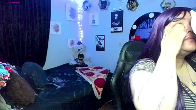 Snapshot of Luise_Meyrink chatting on March 2025 03:59:02 AM Luise Meyrink online show from March 2025 03:59:02 AM