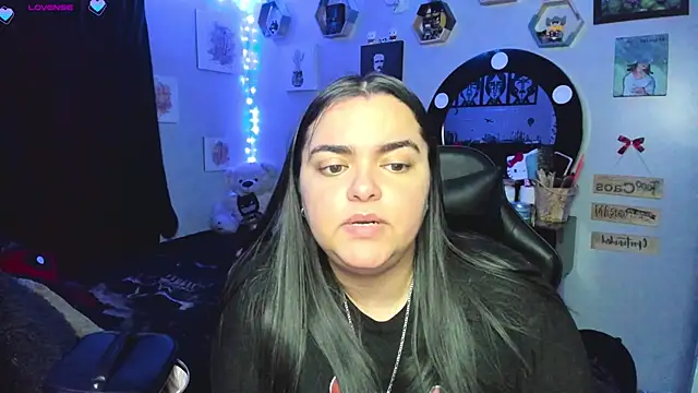 Snapshot of Luise_Meyrink chatting on March 2025 03:32:02 AM Luise Meyrink online show from March 2025 03:32:02 AM