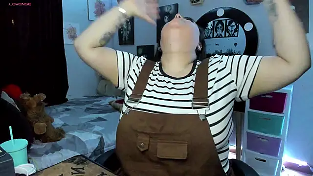 Snapshot of Luise_Meyrink chatting on September 2025 03:45:02 AM Luise Meyrink online show from September 2025 03:45:02 AM