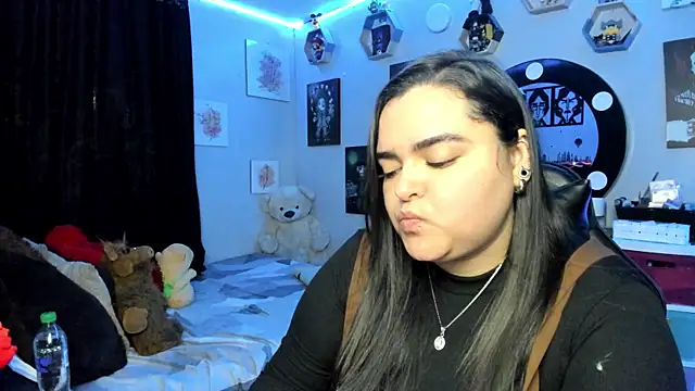 Snapshot of Luise_Meyrink chatting on October 2025 03:29:02 AM Luise Meyrink online show from October 2025 03:29:02 AM