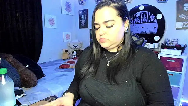 Snapshot of Luise_Meyrink chatting on November 2025 02:21:01 AM Luise Meyrink online show from November 2025 02:21:01 AM