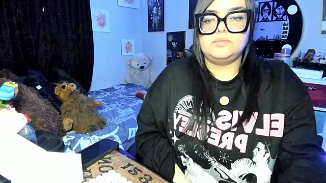 Snapshot of Luise_Meyrink chatting on November 2025 03:34:01 AM Luise Meyrink online show from November 2025 03:34:01 AM