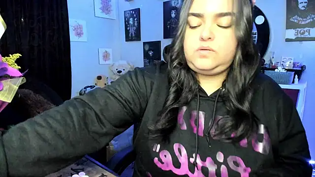 Snapshot of Luise_Meyrink chatting on December 2025 03:11:02 AM Luise Meyrink online show from December 2025 03:11:02 AM