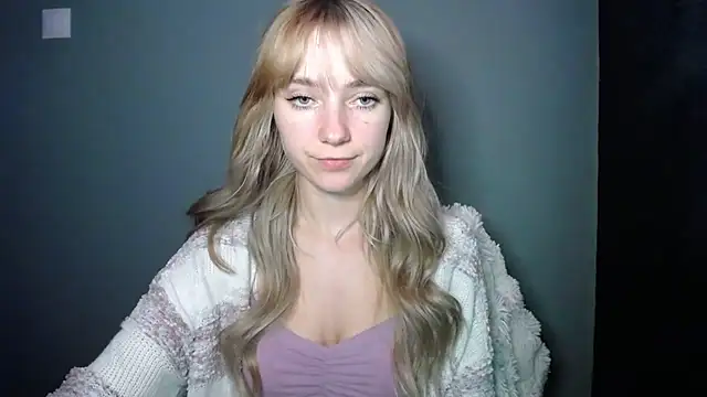 LuciaYoung online show from November 2025 07:36:02 PM