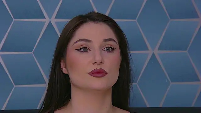 Snapshot of KassieWeins chatting on June 2026 08:13:02 PM KassieWeins online show from June 2026 08:13:02 PM