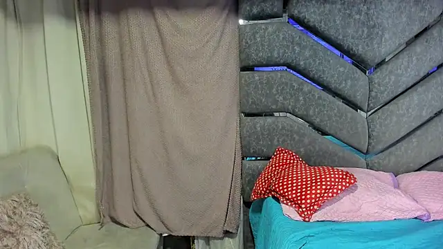 Snapshot of Latinos_couples chatting on January 2025 06:45:01 AM Latinos couples online show from January 2025 06:45:01 AM