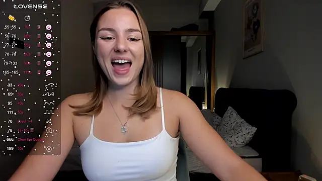 ThreeshaWhite online show from October 2025 04:29:02 PM