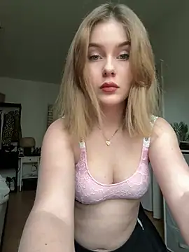 Snapshot of MaribelRiver chatting on March 2025 12:02:02 PM MaribelRiver online show from March 2025 12:02:02 PM