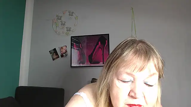 Snapshot of Blasflittchen chatting on November 2025 12:38:01 PM Blasflittchen online show from November 2025 12:38:01 PM