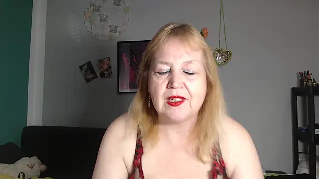 Snapshot of Blasflittchen chatting on April 2026 02:10:01 PM Blasflittchen online show from April 2026 02:10:01 PM